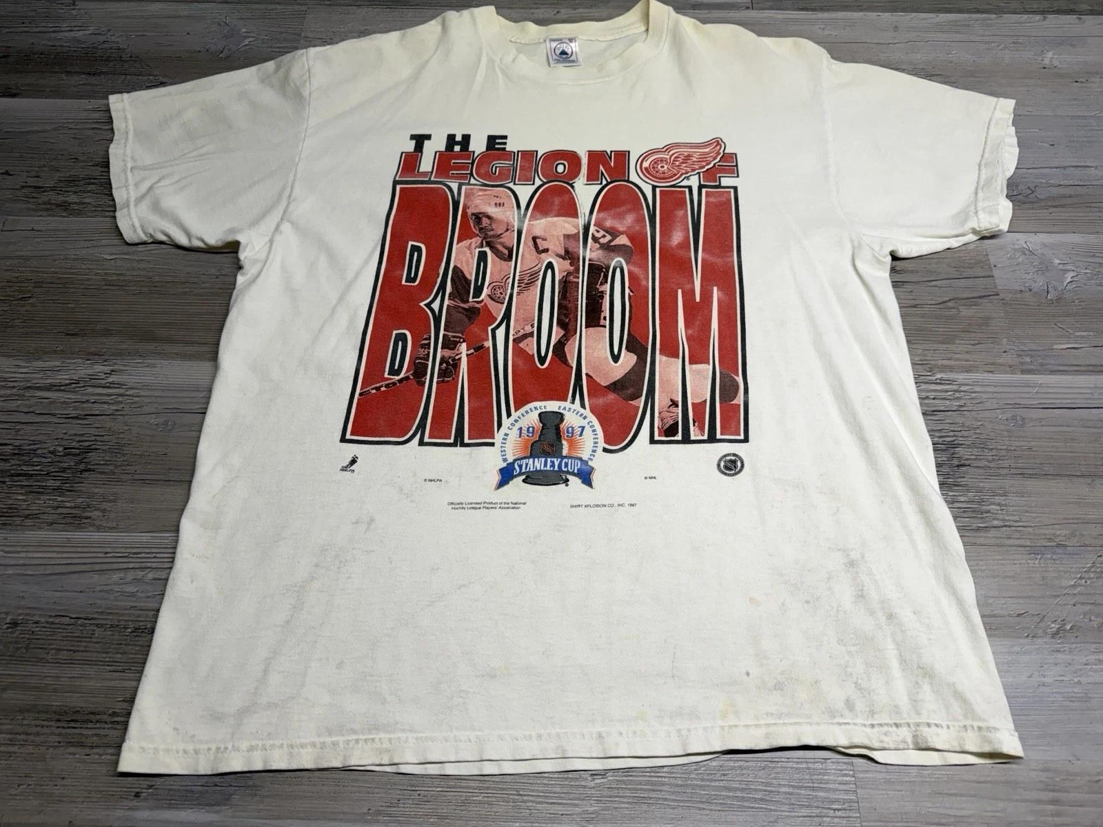 

Vintage 90s Detroit Red Wings 1997 Stanley Cup T-Shirt Legion of Broom Size XL S