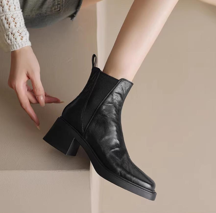 

French retro square head women s leather boots autumn and winter versatile bare boots foreign trade brown wrinkled boots short Martin boots 35