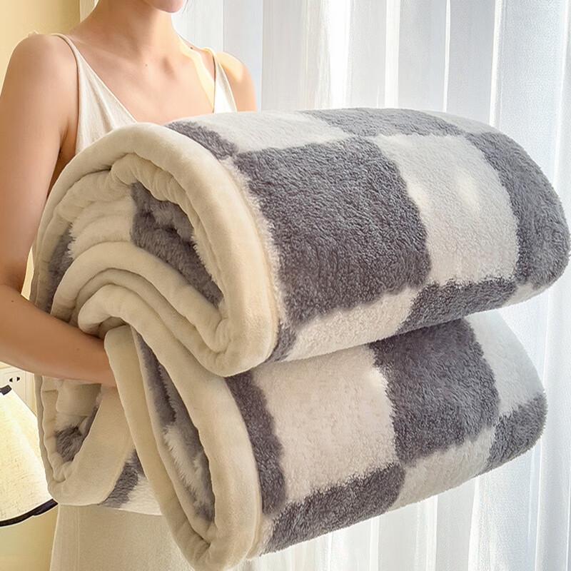 GPPNKC Checkered Double-Sided Fleece Throw Blanket