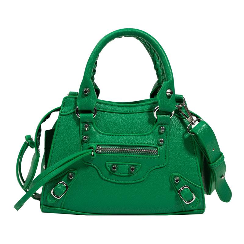 Portable locomotive bag New retro women's shoulder bag Fashion rivet fringed messenger bag