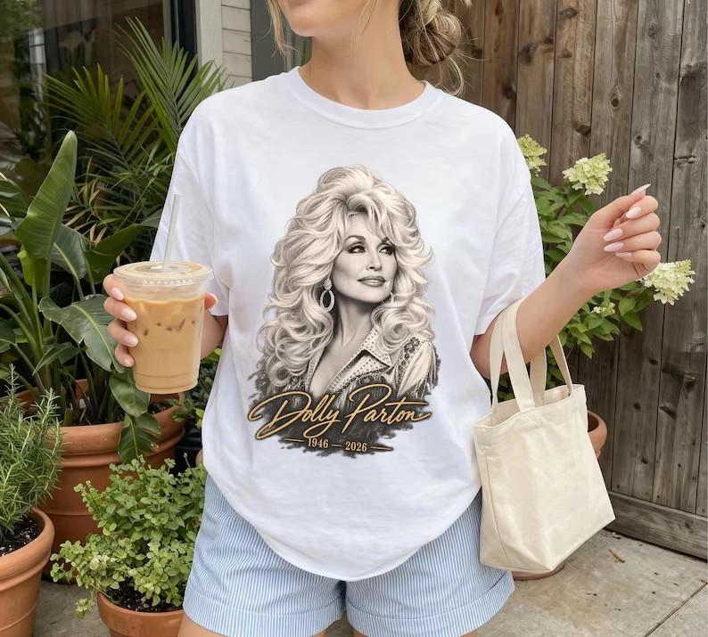 Dolly Parton Signature Graphic Tee, 1946–2026 Tribute Shirt, Fan Gift1