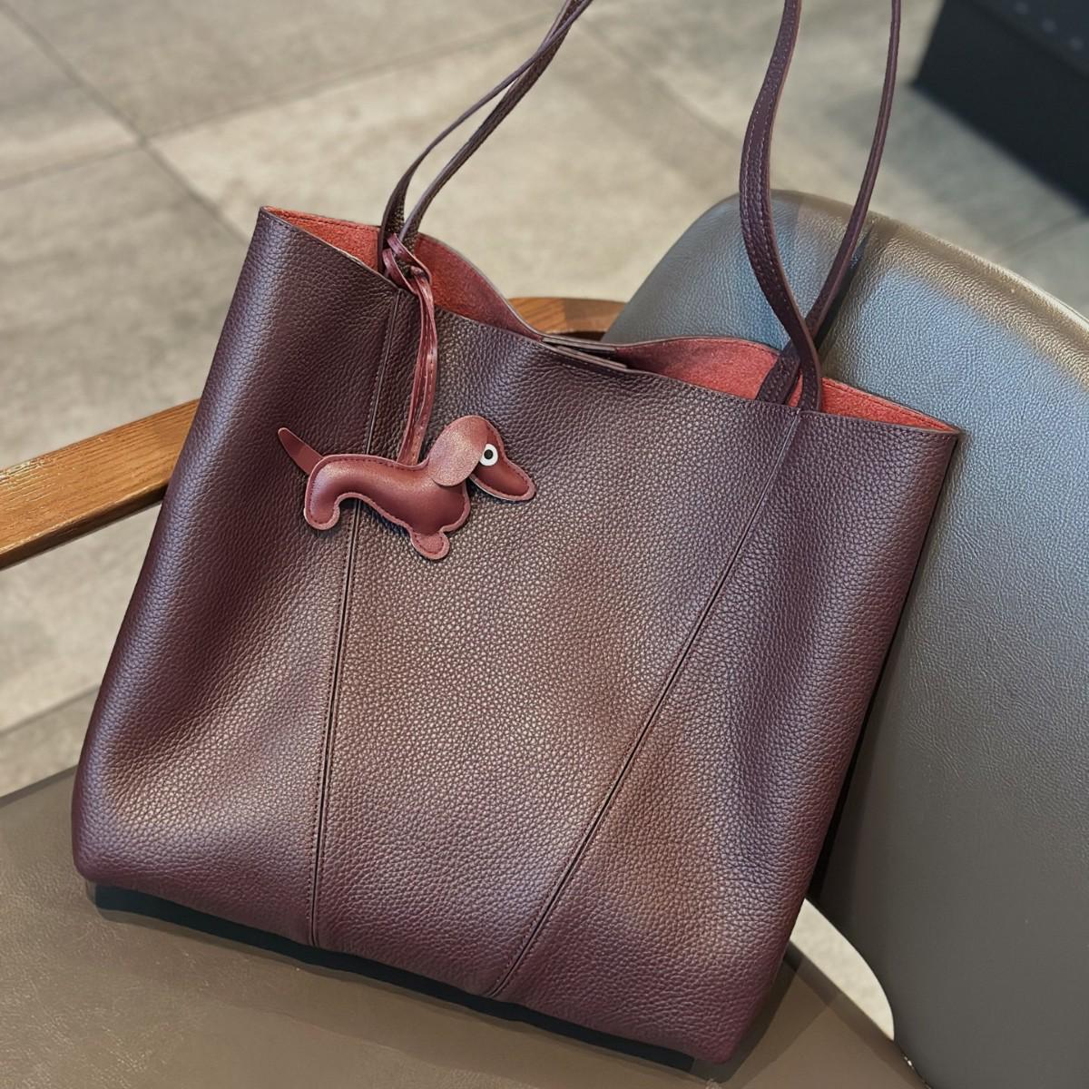 

2025 Женская сумка-тоут из натуральной кожи - Повседневная, Простая, Вместительная, Верхний слой коровьей кожи, Сумка через плечо 33*33*12, opening width 43cm