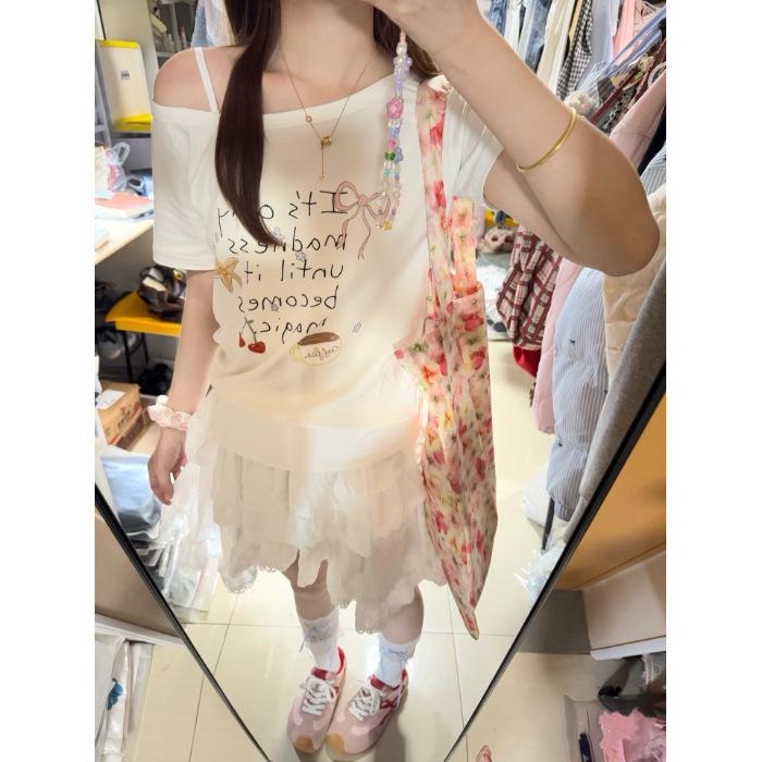 Korean graffiti letter print slanted shoulder short-sleeved t-shirt women s summer design niche loose spice off-shoulder top S белый