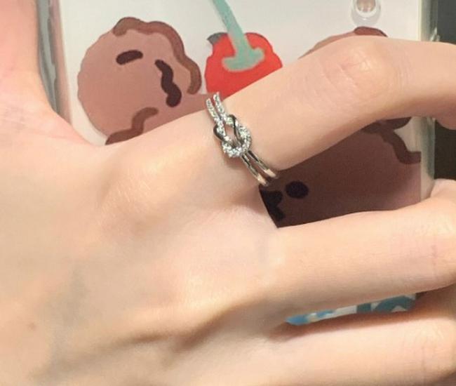 

Кольцо с геометрической формой в виде витого корейского бриллианта — универсальный модный дизайн для женщин и пар