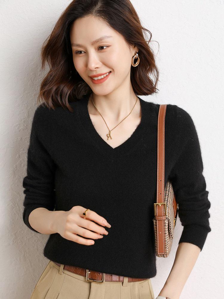 Autumn/Winter 2026 Women's V-Neck Cashmere Sweater: Loose Fit, Elegant Slimming Pullover.