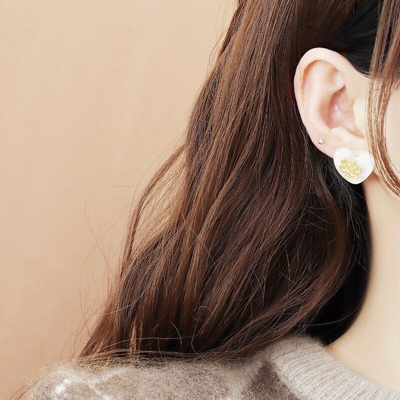 Temperament Graceful Flower Heart Metallic Stud Earrings Latest Korean Style Brincos Jewelry Black WhiteElegant Stud