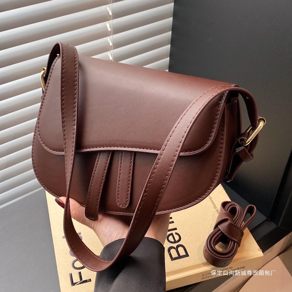 

2024 Women’s Retro Crossbody Saddle Bag: Medium-Sized Shoulder & Underarm Style чорний