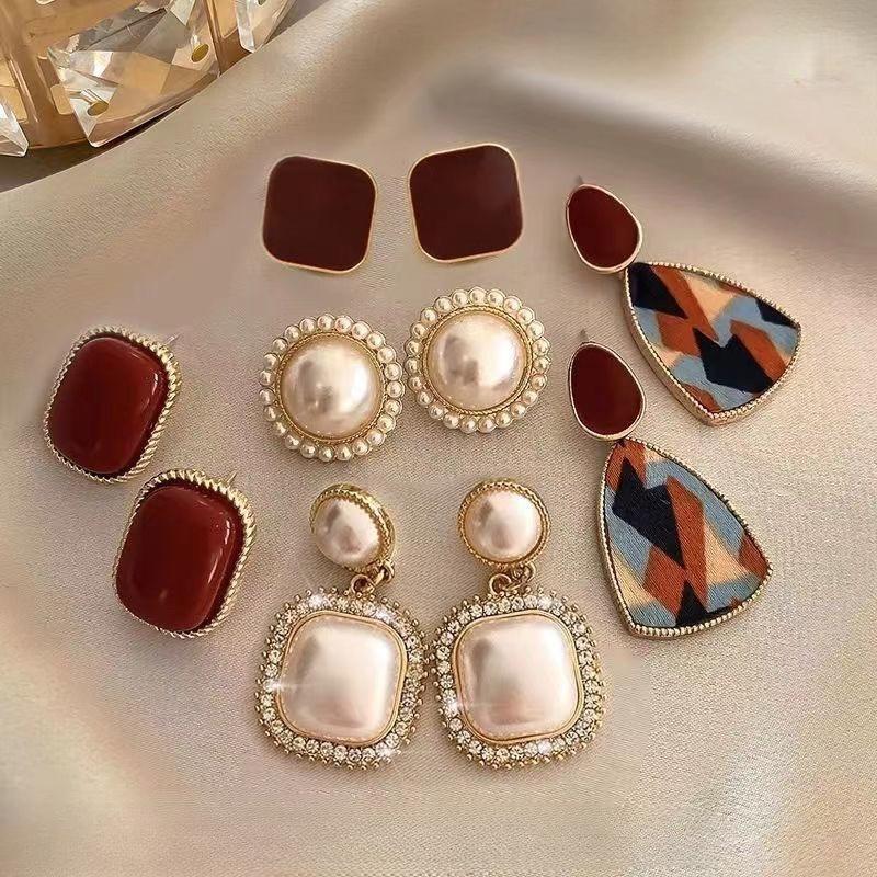 Maillard coffee color amber earrings women's autumn and winter high-end commuter style earrings light luxury niche design earrings