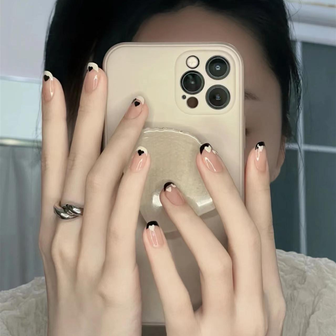 

24 штуки Черно-белый дизайн с сердечками Накладные ногти для ношения