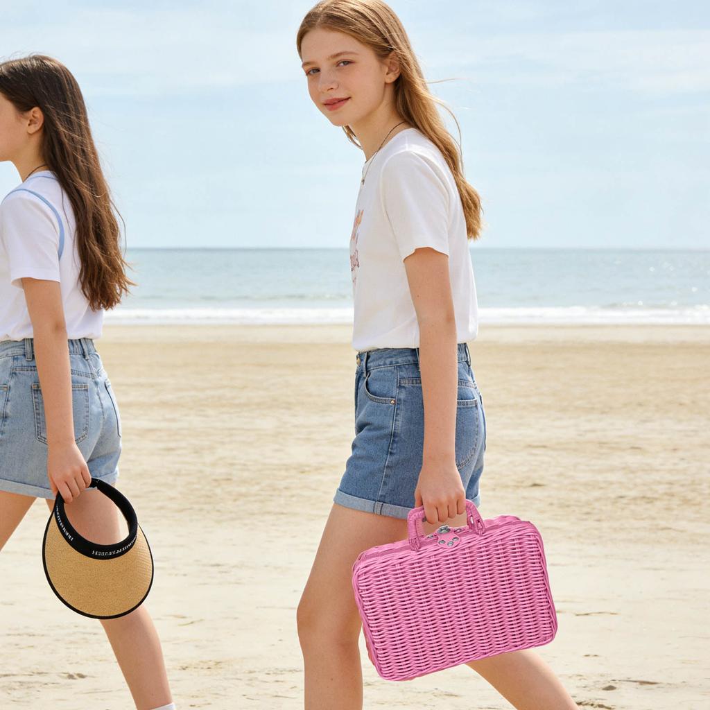 Deze koffer van kunststof met rotan frame is perfect voor picknicks, Pasen, het opbergen van spullen en andere gelegenheden.