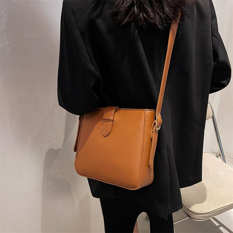 This Year's Popular Bag Women's 2025 New Fashion Texture Women's Bucket Bag Versatile Shoulder Messenger Bag