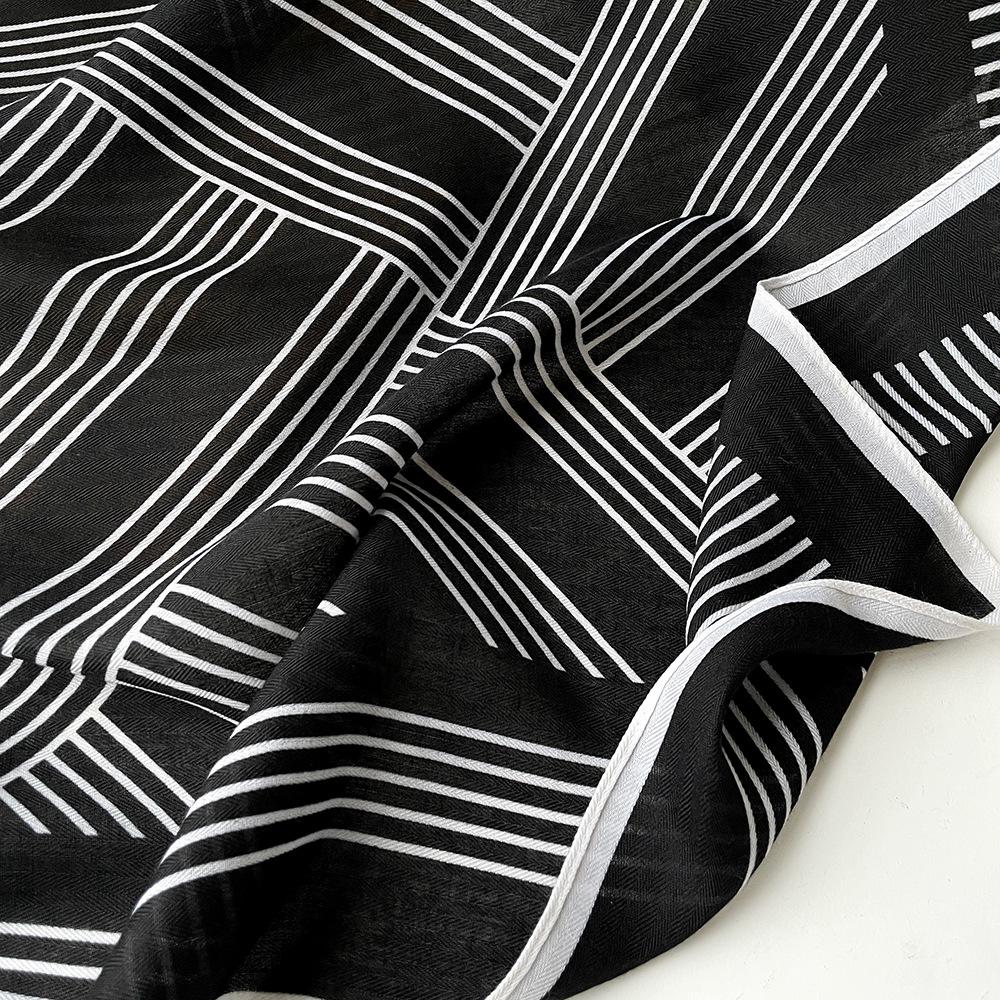 Geometric simple small square scarf silk scarf high-end silk scarf belt fart curtain decoration Korean small scarf neck protection