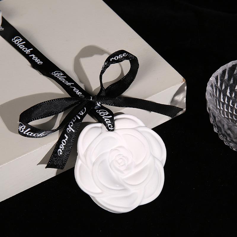 Car Hanging Air Freshener Beautiful White Flower Perfume for Car Styling Aroma Fresh Air Purifier Interior Decorations Ornament