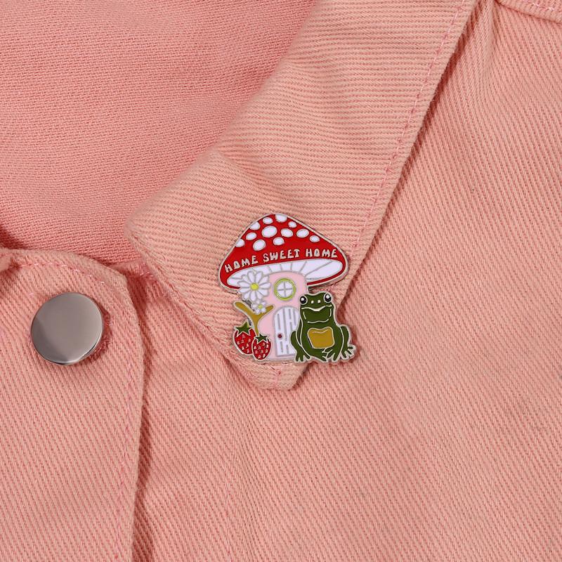 Cute Cartoon Mushroom Frog Brooch Pin Cute Decorative Badge For Backpack And Clothing