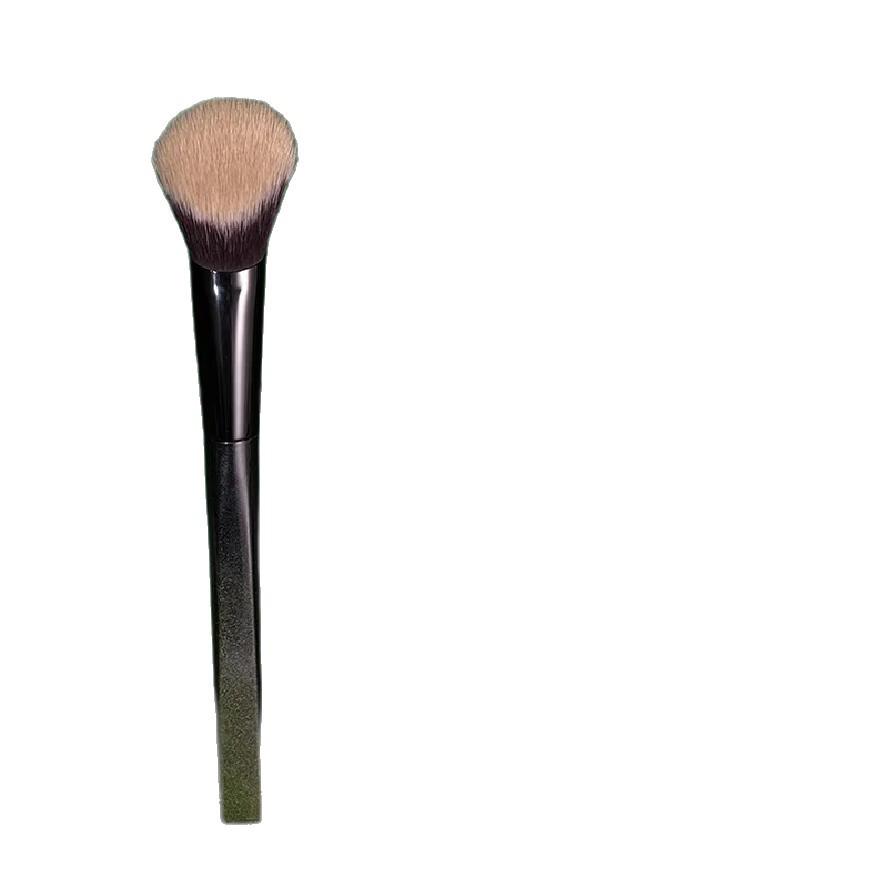Portable Sloped Blush Brush for Natural Makeup