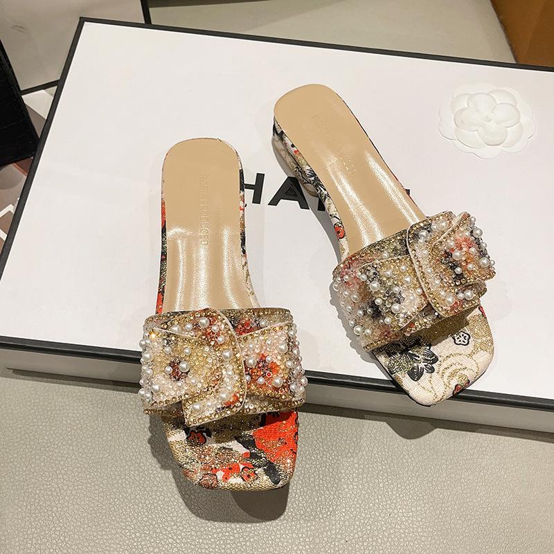 French thick heel cool slippers women's 2025 new summer wear fashion low heel out rhinestone slippers