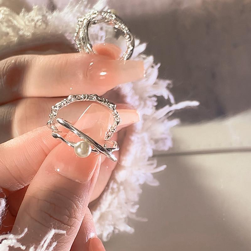 Adjustable Designed Beautifully Pearl Ring For Women With Modern Geometric Style