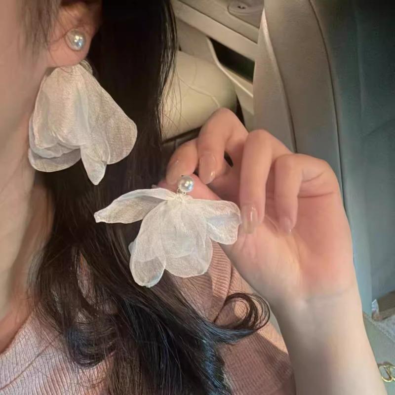 Floral Earrings - Women's Summer Sweet Petal-style Earrings with A Sophisticated and Unique Design, Exuding An Elegant and Exclusive Charm.