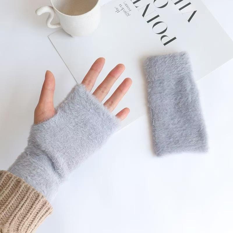 Plush Plush Half Finger Gloves for Women In Winter Furry Warm Wrist Guards with Fingerless Touch Screen Students Typing and Writing