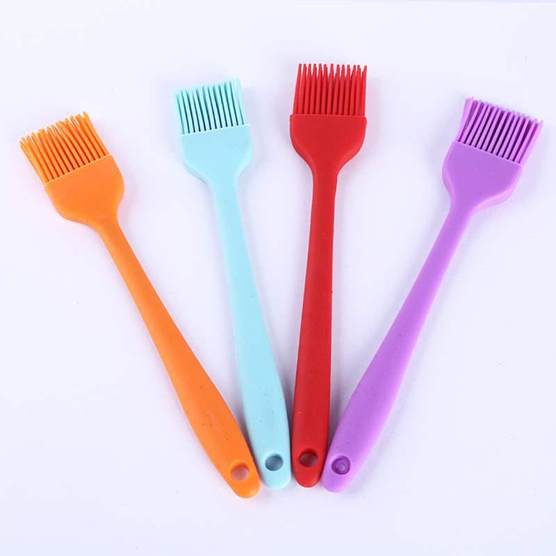 Large Silicone BBQ Oil Brush - Integrated Kitchen Tool for Baking & Grilling