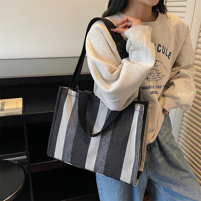Korean version of canvas shoulder bag 2025 autumn and winter new literary stripes large-capacity student tote bag fashion shopping bag