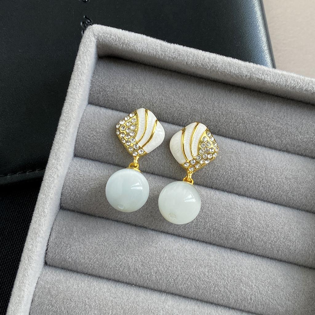 Temperament High Sense White Opal Fashion Atmospheric Earrings Prism Diamond Light Luxury Elegant Small Fragrant Wind Earrings