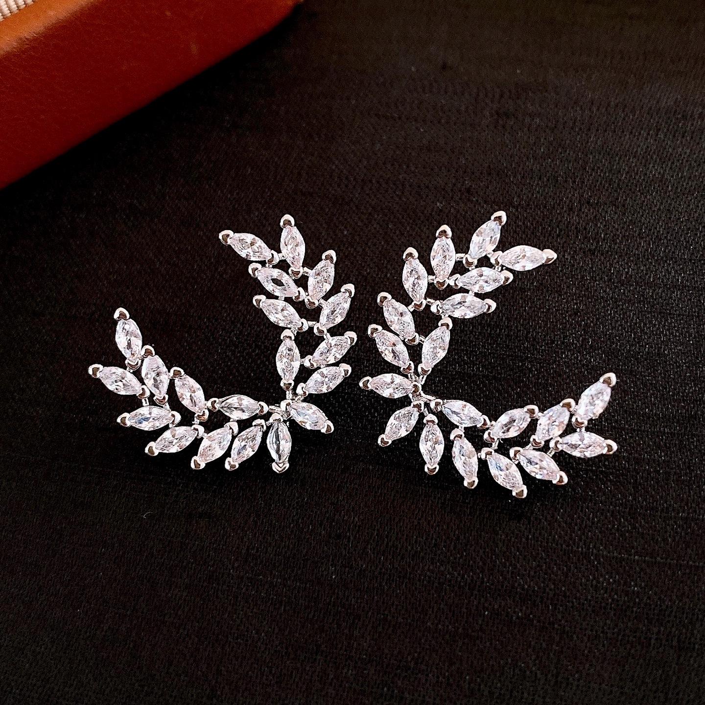 Silver Needle Zircon Geometric Leaf Stud Earrings in Cold Style - Light Luxury, High-End, Versatile Earrings