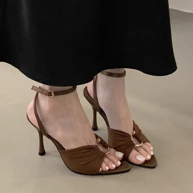 Fashion Fashion Metal Buckle Strap Design Thin High Heels Women Sexy Open Toe Ankle Strap Heeled Sandals Elegant Banquet Wedding Shoes