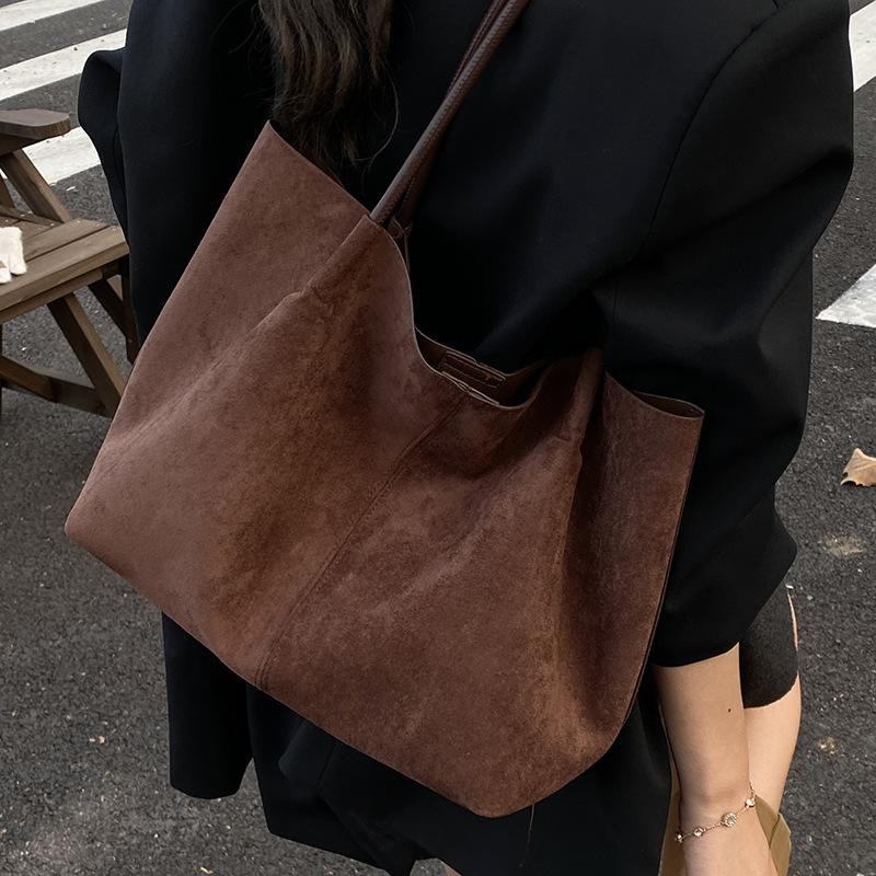 Autumn New Suede Commuter Large Capacity Tote Bag 2025 Women's Casual Simple Ins Casual Shoulder Bag