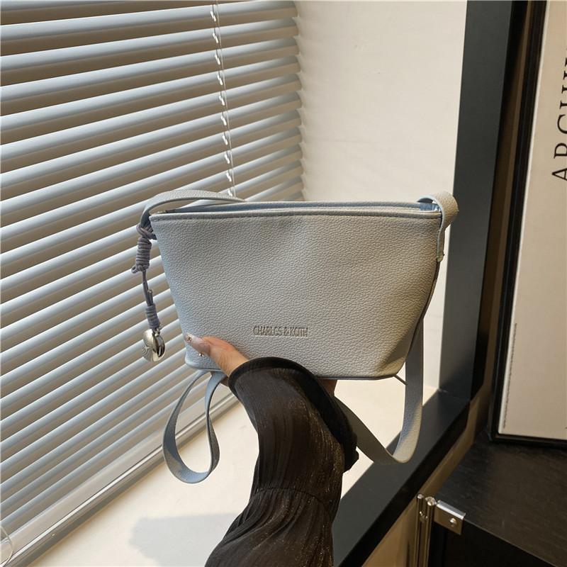 Summer fashion shoulder bag new fashion light luxury casual women shoulder messenger bag essential women bag wholesale