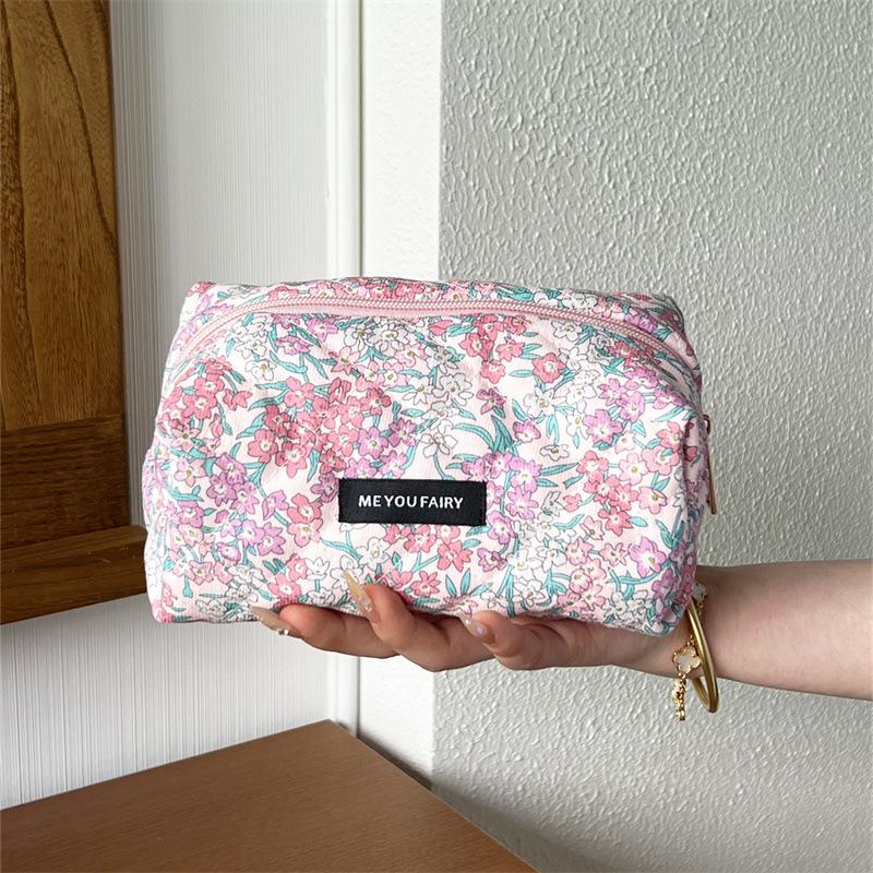 Cute Floral Quilted Makeup Bag Portable Coin Storage Travel Zipper Bag Compact Multi-Purpose Cosmetic Storage Pouch