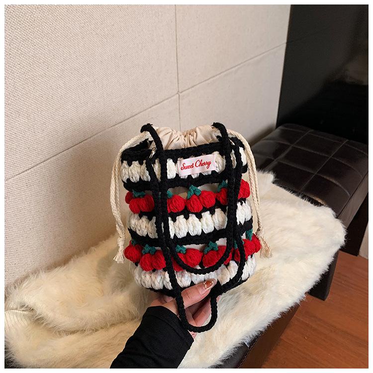 

Handmade Woven Cherry Woolen Bag Fresh Fruit Woven Bag Crochet Knitted Bag Leisure String Shoulder Crossbody Bag 2024 New чёрный
