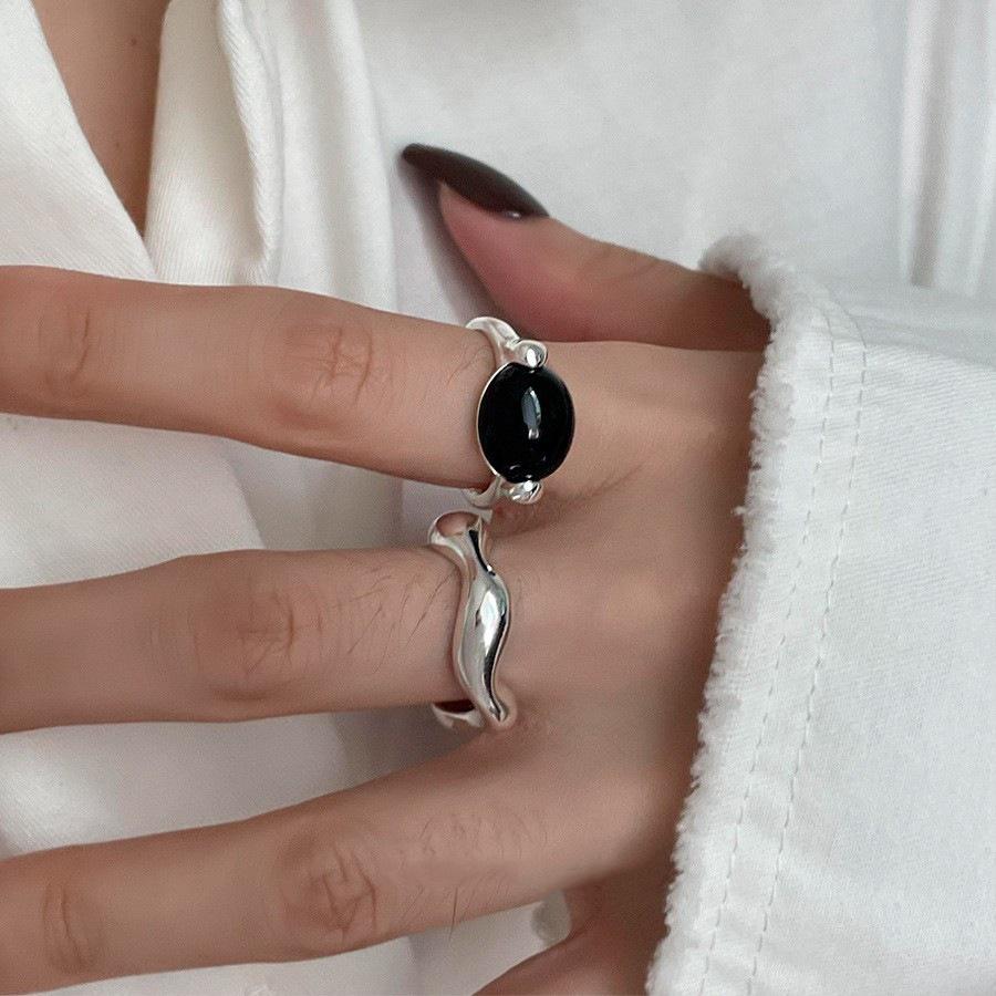 Adjustable Oval Black Zirconia Ring with Geometric Wave Design for Women – Unique Irregular Style for Personality and Index Finger.