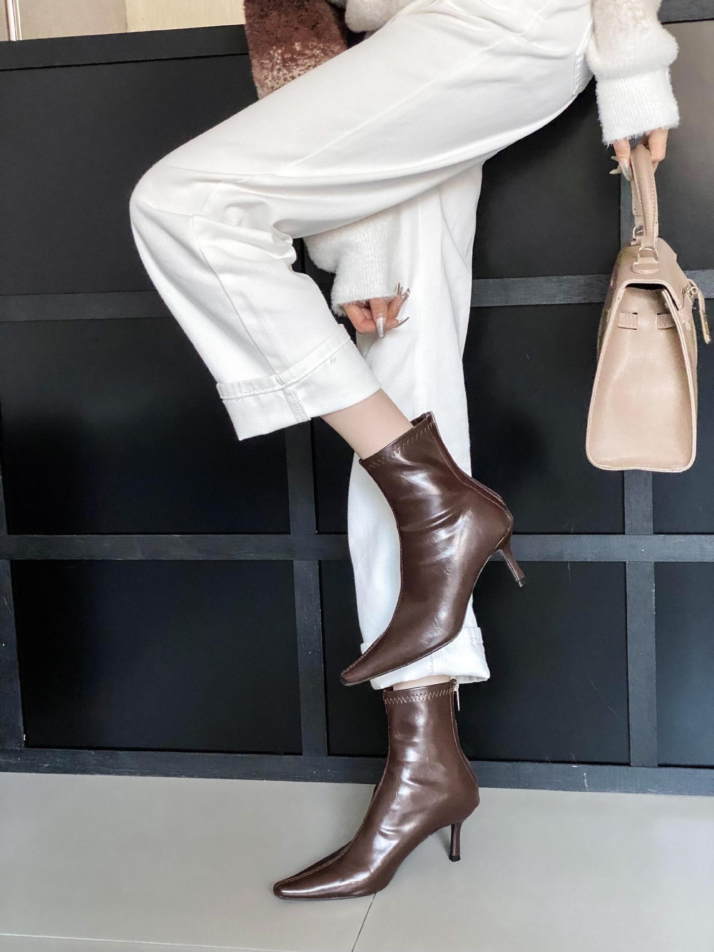 

2025 autumn new pointed thin heel high heel temperament French fashion sexy beautiful women short boots 40 темно-коричневого