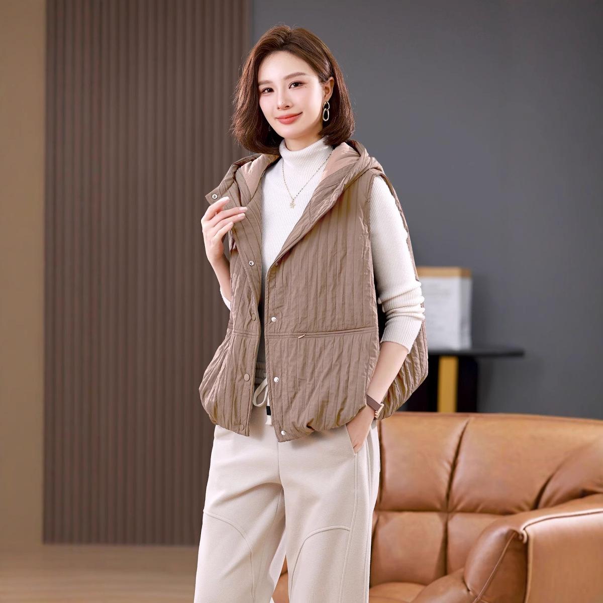 

Женский короткий жилет с капюшоном - Зимний повседневный 2024, Омолаживающая верхняя одежда на хлопковой подкладке для женщин среднего возраста L (118-132 lbs) хаки