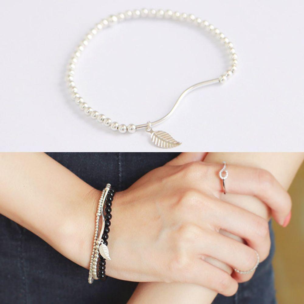 

Leaf pendant point ball urethane string silver bracelet