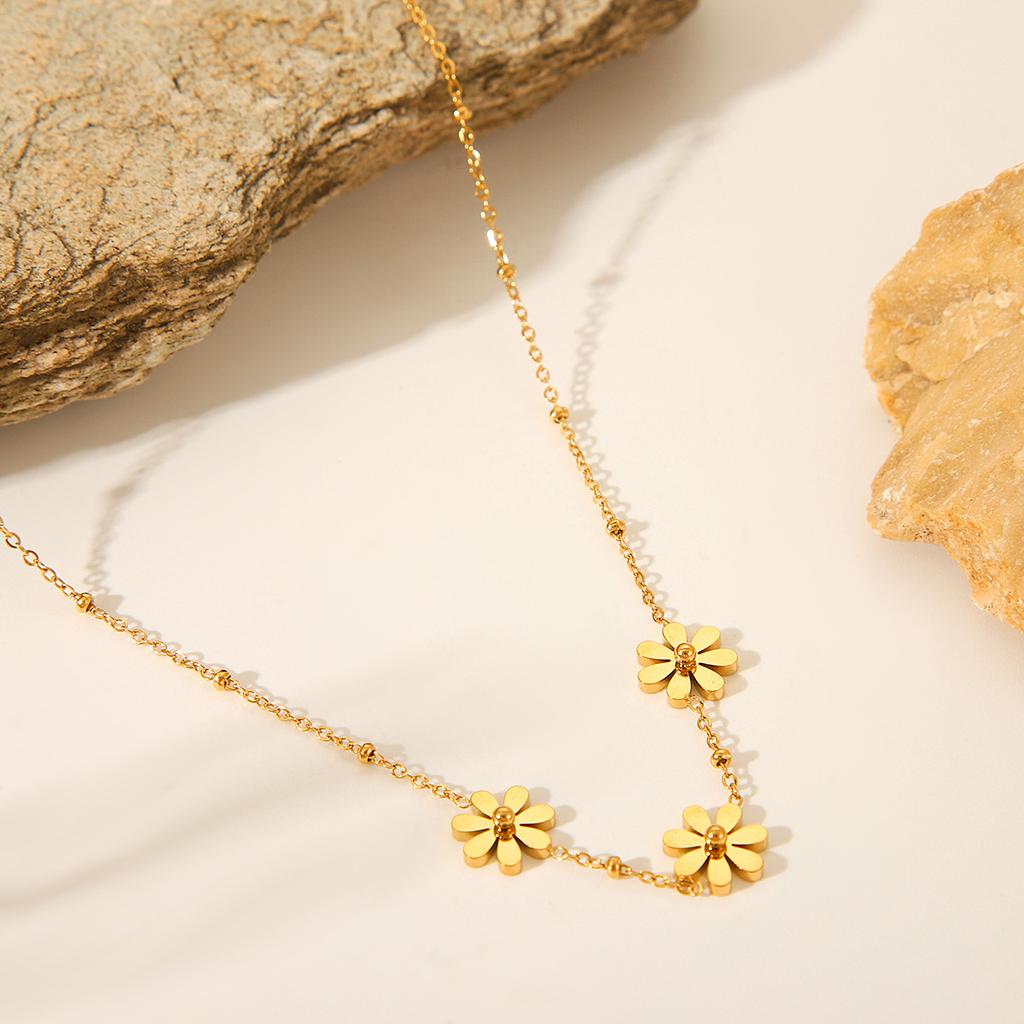 Kleine Gänseblümchen Sonnenblumen Anhänger Halskette Für Frauen Titanstahl Schlüsselbein Kette Anlaufbeständiger Schmuck