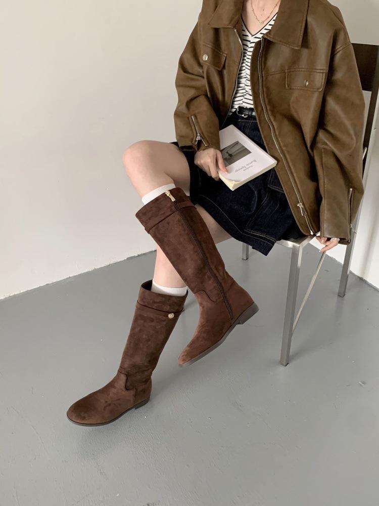 

Korean niche fashion boots autumn and winter new plain face versatile soft bottom camellia small gold buckle thick heel long tube knight boots 39 кофейный