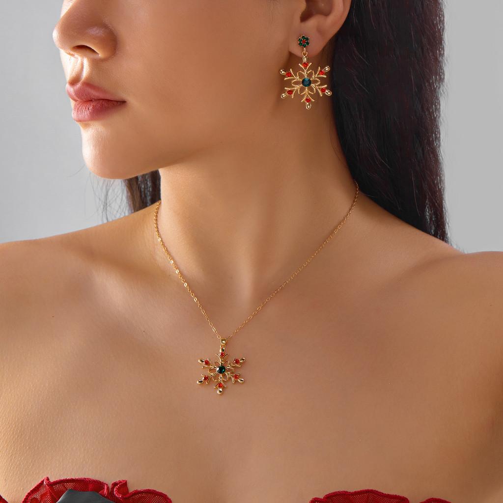 Seasonal Snowflake Earring And Necklace Set With Sparkling Accents For Men And Women