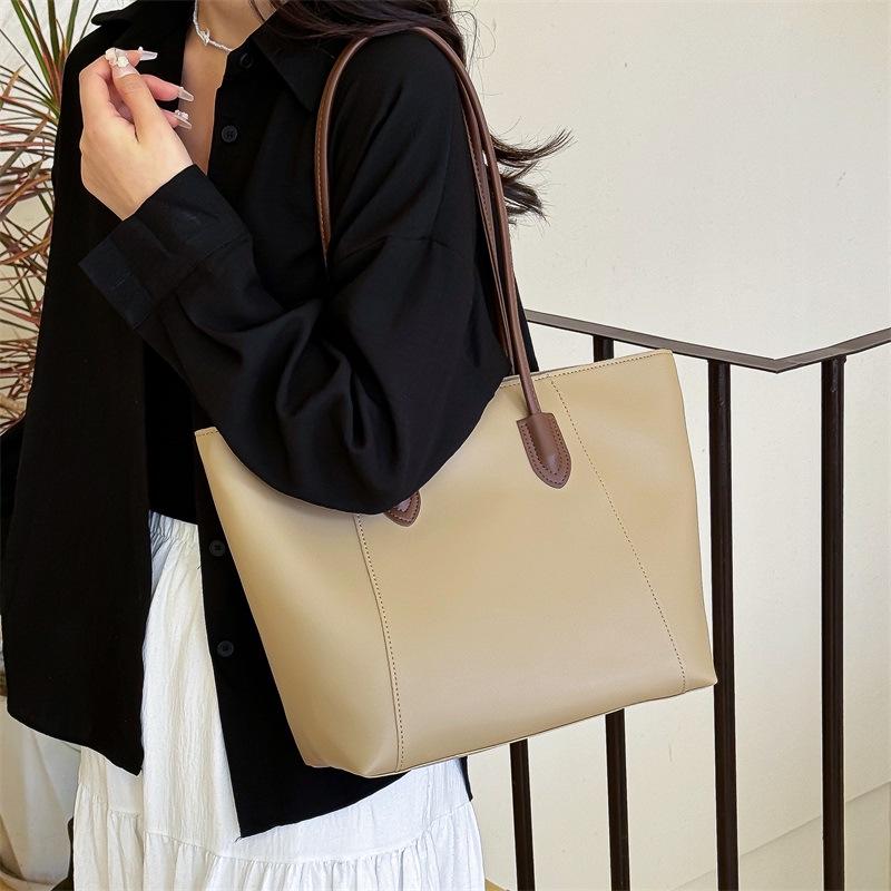 2025 Women's Large Capacity Tote Bag: High-End, Versatile Shoulder Bag for Autumn/Winter Commute or School.