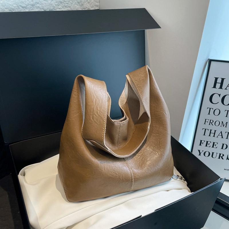 Underarm bag women's new autumn simple and versatile shoulder bag oil wax leather large-capacity tote bag