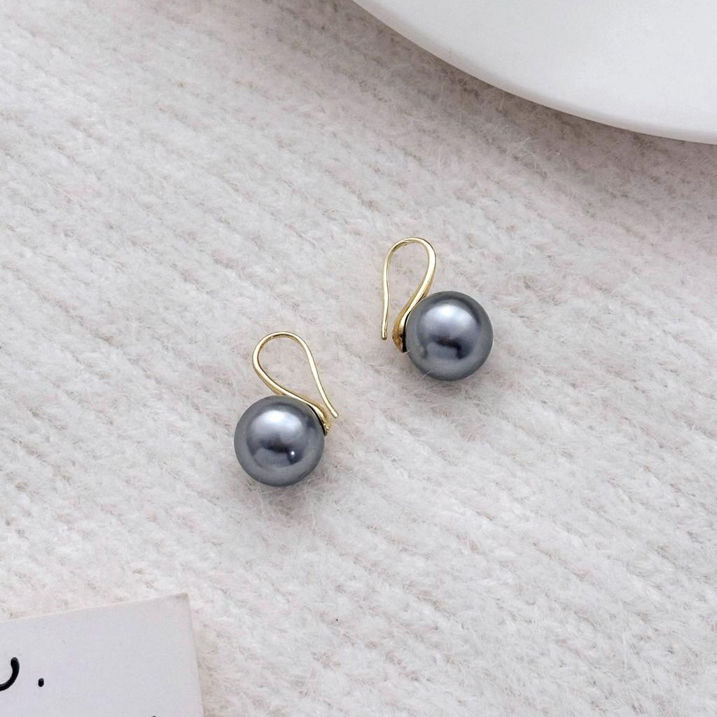 Retro temperament gentle round gray pearl earrings, simple daily commuting light light luxury high-end ear hook woman