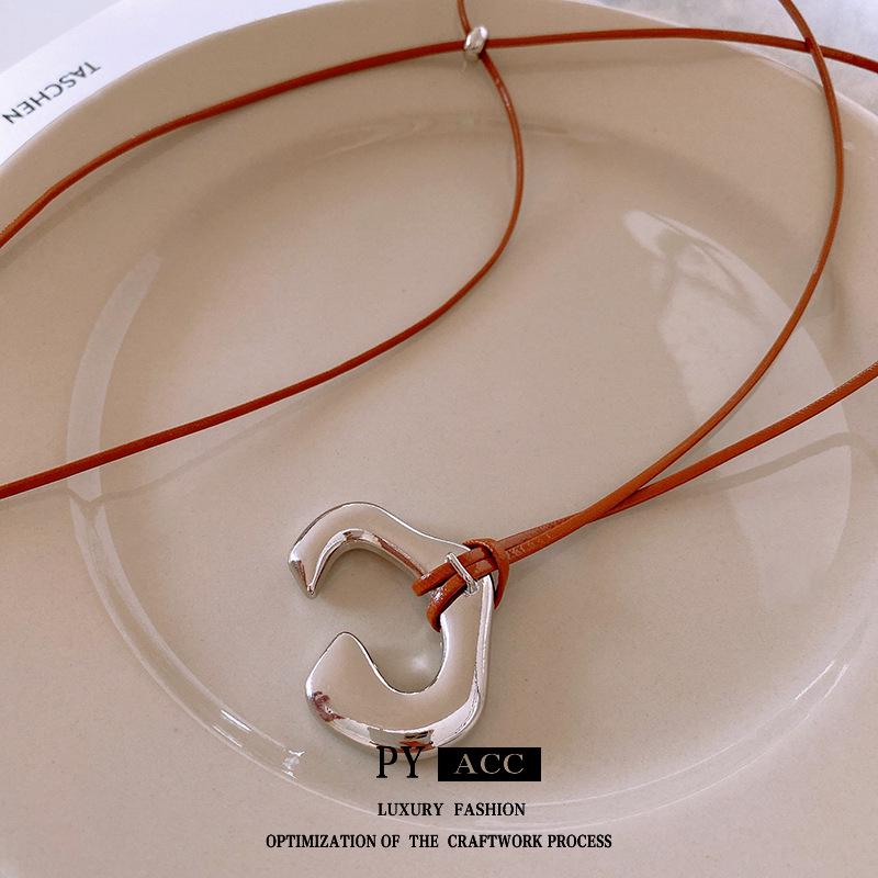 Irregular Metal Pendant Necklace - Versatile, High-End Fashion Jewelry for Women