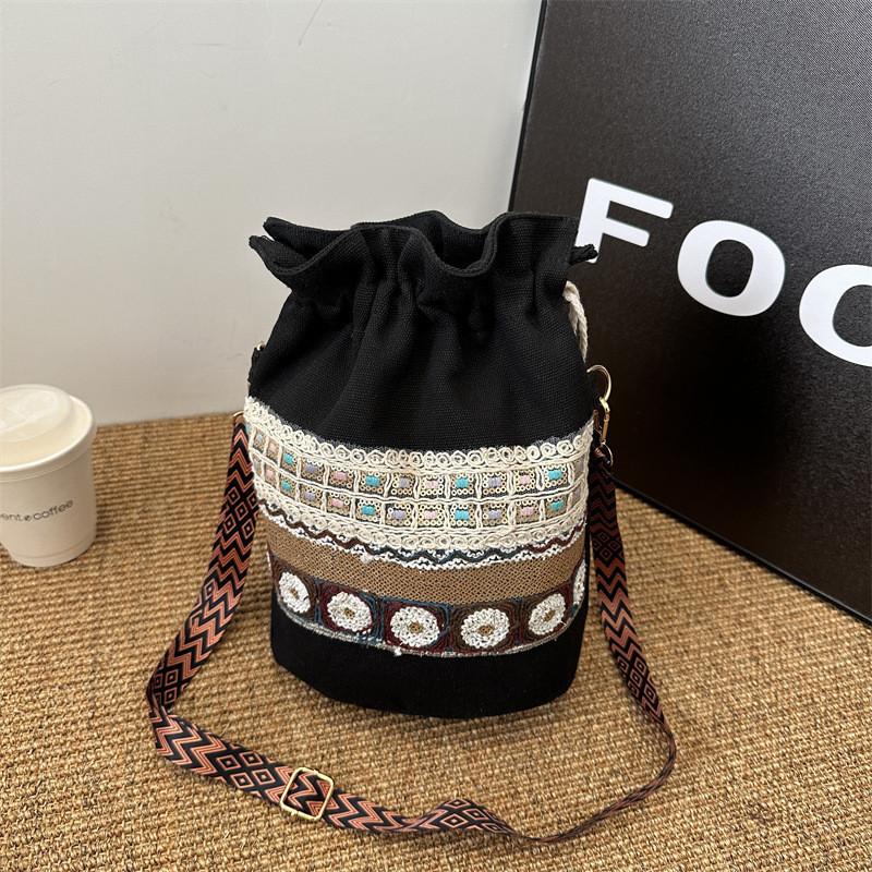 Women's 2024 New Vintage Casual Ethnic Style Bucket Bag Street Fashion Contrast Color Shoulder Bag