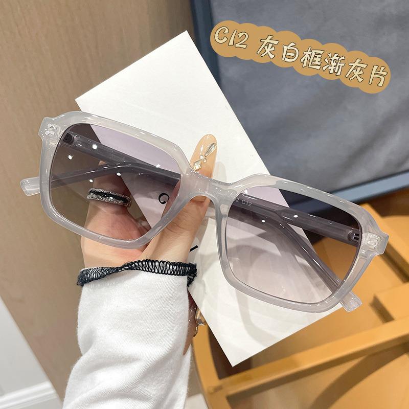 

55112 New TR90 Polarized Women s Sunglasses: Japanese & Korean Style, Lightweight Small Square Frame