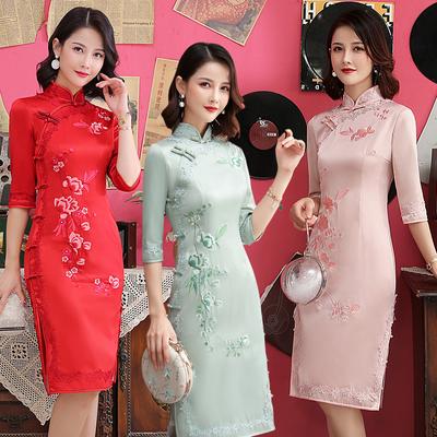 Orta Boy Nakışlı Cheongsam Geliştirilmiş İpek Orta Kol Eski Çin Dar Kesim Gündelik Cheongsam