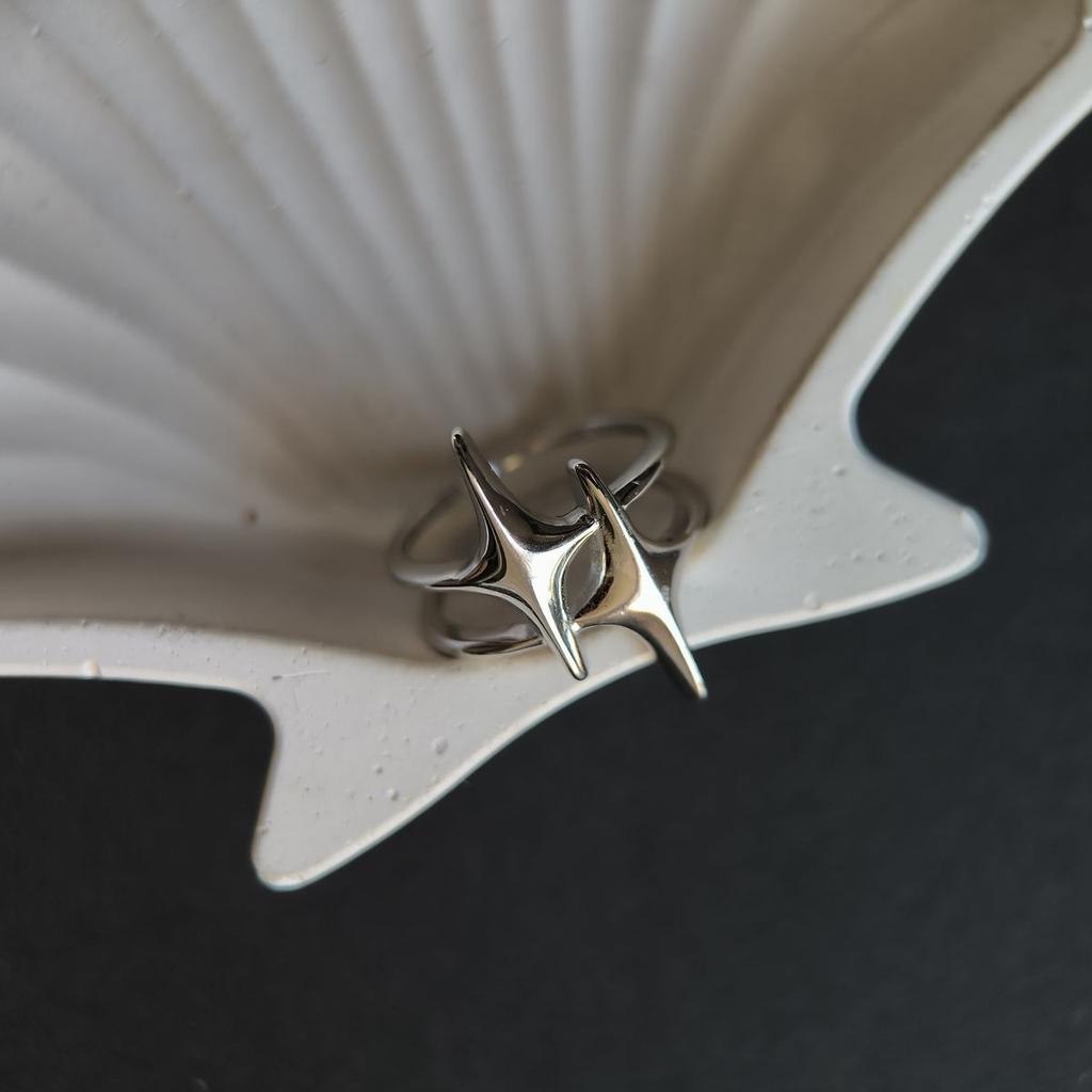 Серебряное кольцо с без камней, вес изделия 3,51 гр (2185895)