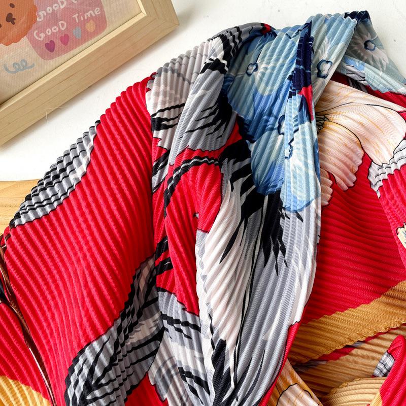 Nowy Plisowany Jedwabny Szal Twill Malowany Kwadratowy Szal dla Kobiet Szal Trójkątny Wiązany w Pasie Europejski i Amerykański Hip Modna Chustka na Głowę Szal