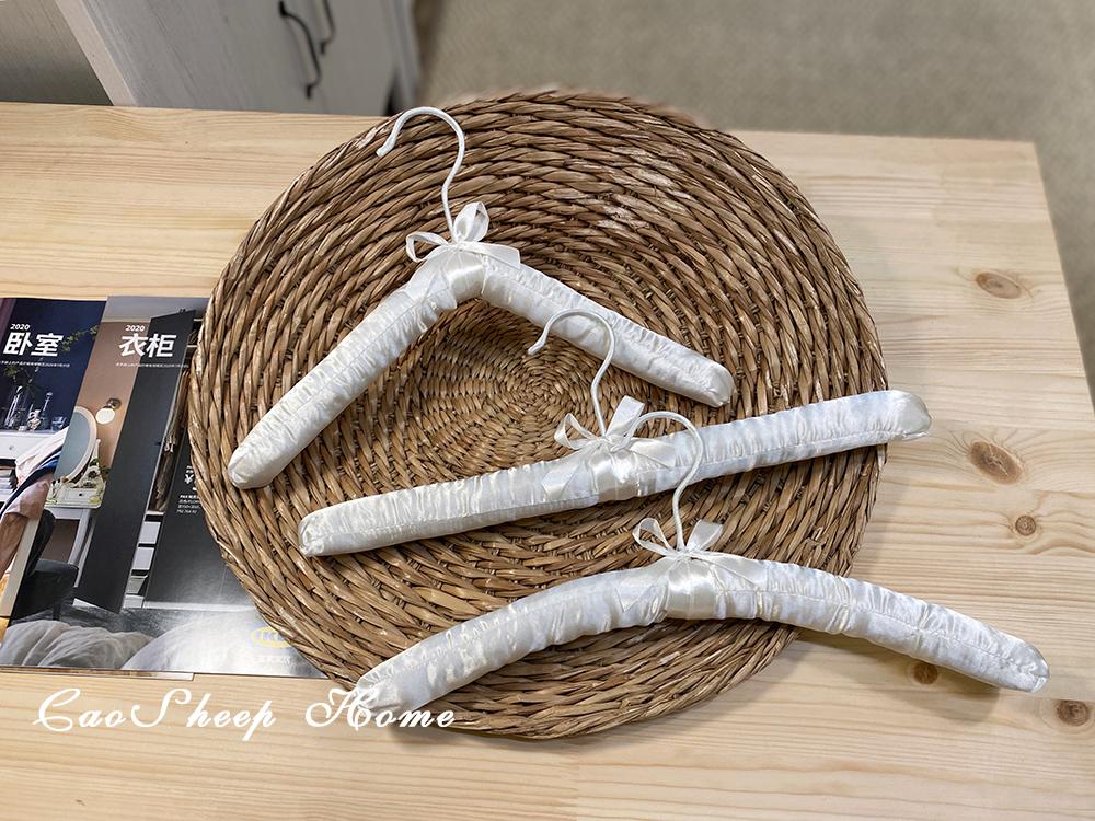 Вешалка для взрослых атласная бесшовная нескользящая однотонная фото магазин одежды губчатая ткань любой изгиб домашний шкаф для хранения 5pcs 2685₽