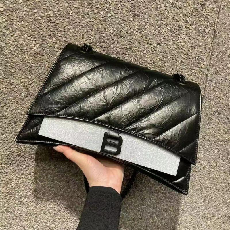 

Сумка через плечо из натуральной кожи с плиссировкой и цепочкой из бисера 2023 г. с пряжкой в форме буквы B